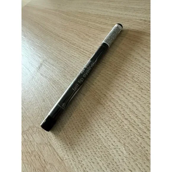 New Femme Couture Eye Drama Felt Tip Eyeliner - Black - Picture 2 of 5